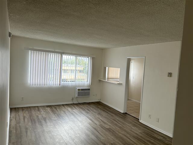 $1495 : 7900 Reseda Blvd image 2