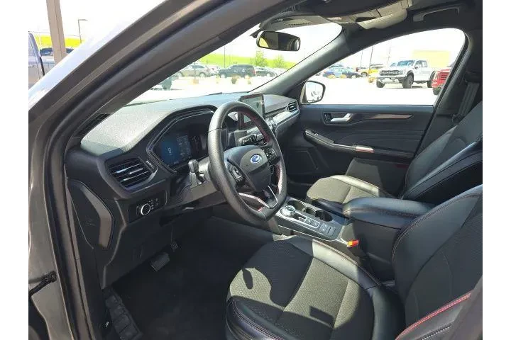 $27500 : Ford Escape 2025 AWD ST-Line image 10