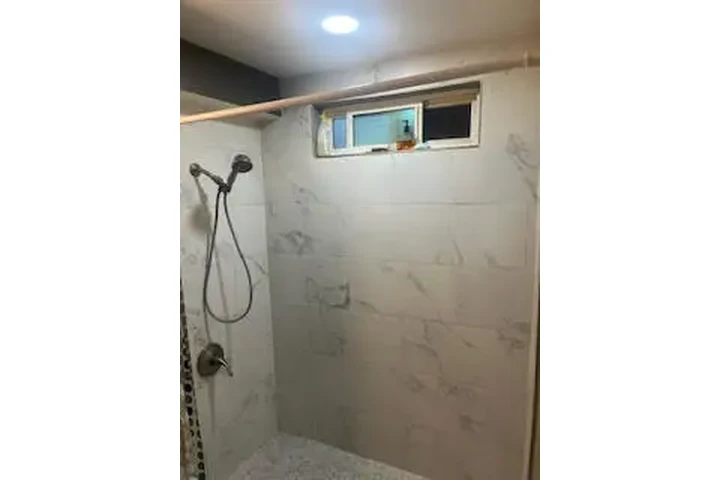 $1100 : Cuarto De Renta – Commerce, CA image 3