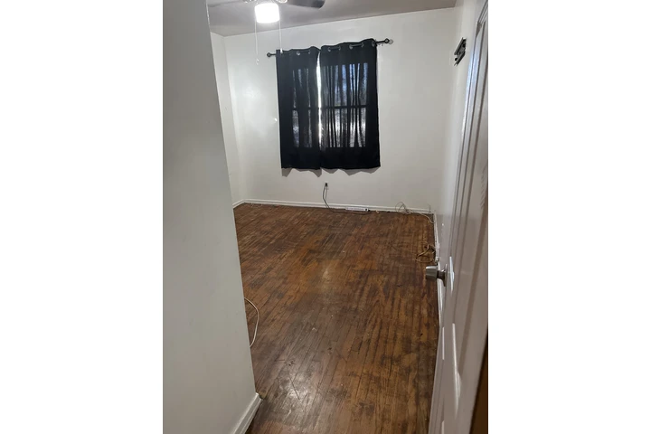 $900 : Cuarto en Reseda image 1