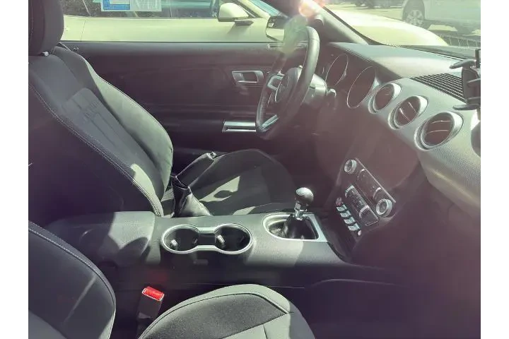 $19750 : Ford Mustang 2018 EcoBoost 2 image 5