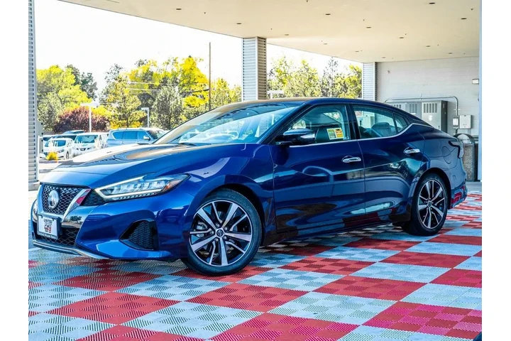 $24288 : Nissan Maxima 2023 3.5 SV 4d image 2