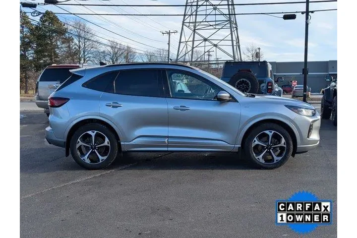 $25339 : Ford Escape 2023 AWD ST-Line image 2