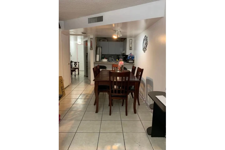 $2100 : GANGA EN HIALEAH image 3