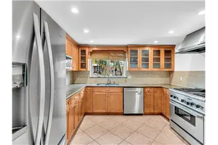 $4500 : Rental property with 3 bedro image 3