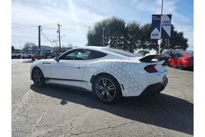 $27998 : Ford Mustang 2024 EcoBoost 2 image 4
