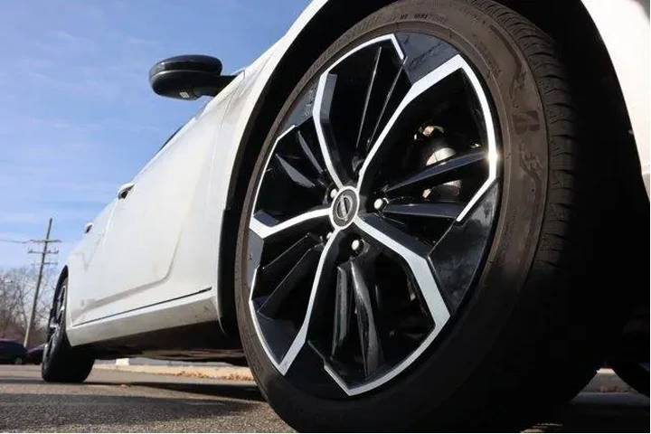 $18298 : Nissan Altima 2023 2.5 SR 4d image 10