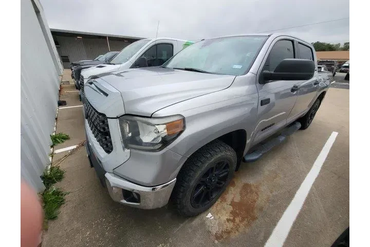 Toyota Tundra 2019 4x4 SR5 4 image 2