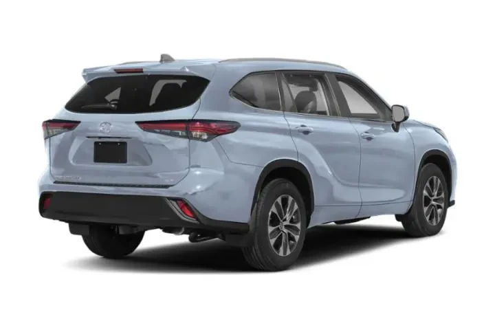 $35869 : Toyota Highlander 2023 XLE 4 image 3