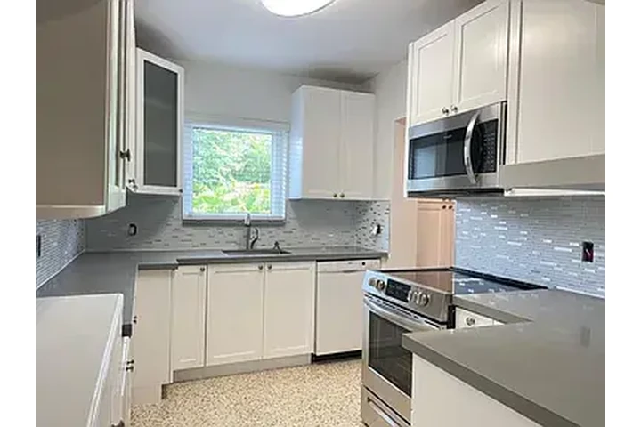 $2000 : 2bed 2bath available in miami image 2