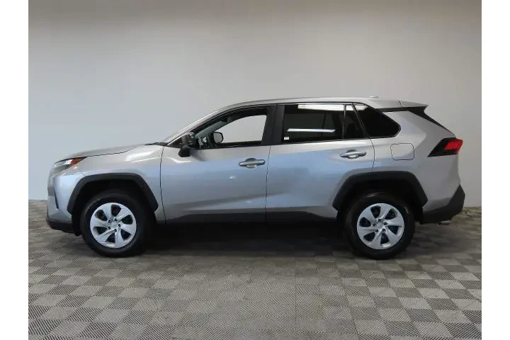 $26801 : Toyota RAV4 2024 AWD LE 4dr image 5