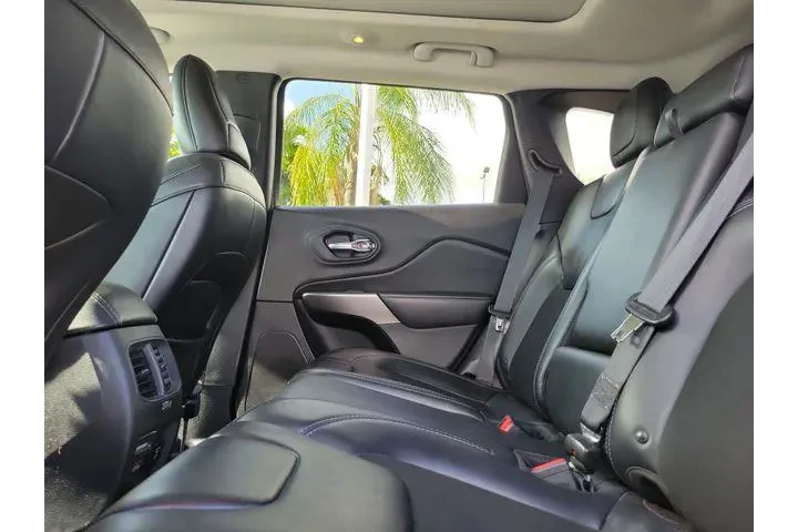 $15741 : Jeep Cherokee 2019 4x4 Altit image 8
