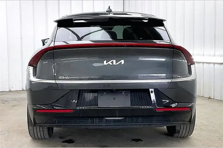 $22990 : Kia EV6 2023 AWD Wind 4dr Cr image 4