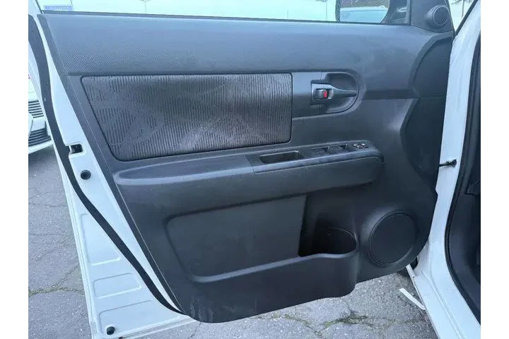 $13889 : Scion xB 2015 4dr Wagon 5M image 9