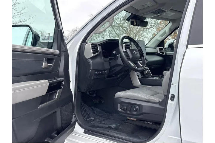 $40000 : 2022 Tundra Limited Hybrid image 2