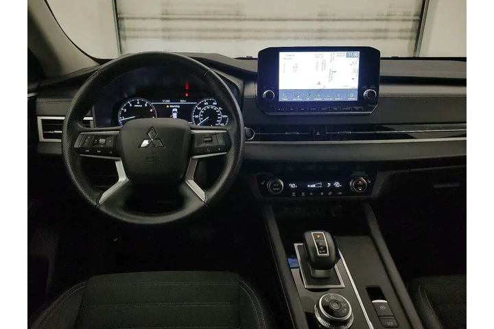 $24998 : Mitsubishi Outlander 2024 SE image 9