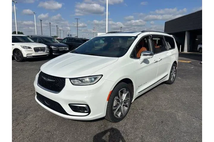 $39985 : Chrysler Pacifica 2024 AWD P image 3