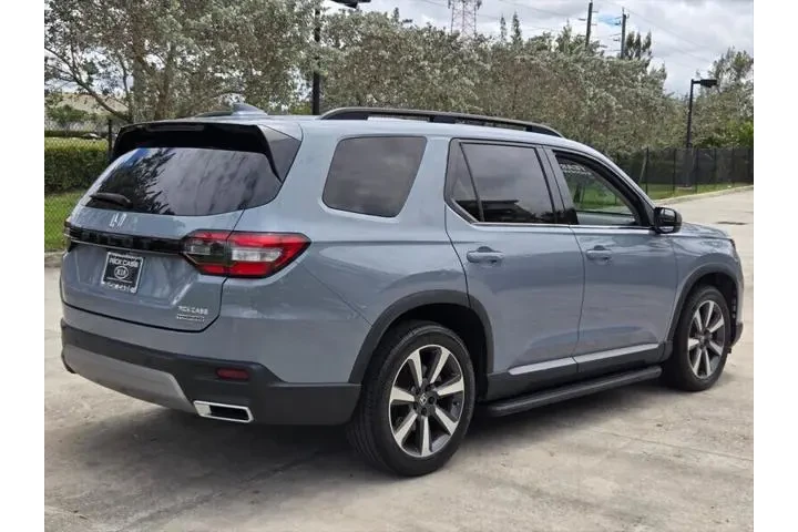 $39993 : Honda Pilot 2023 Touring 4dr image 6