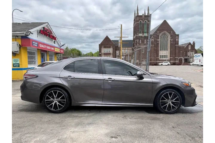 $20995 : 2021 Camry SE image 9
