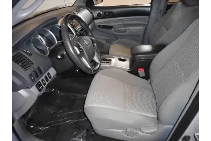 $139000 : TOYOTA TACOMA AÑO 2013 image 2
