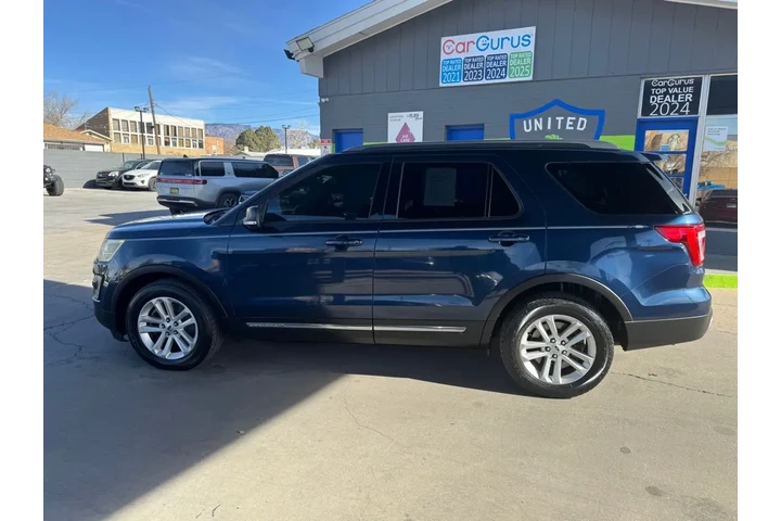 2017 Explorer XLT FWD image 8