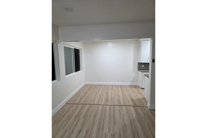 $2300 : Apartamento remodelado! image 1