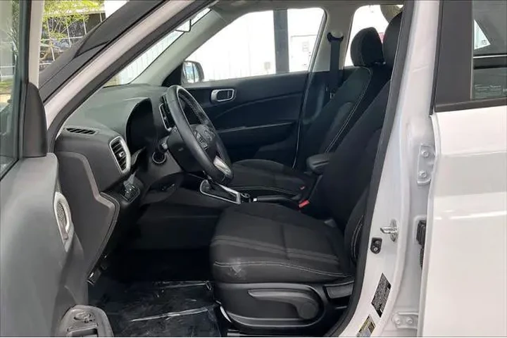 $16212 : Hyundai VENUE 2021 SEL 4dr C image 8