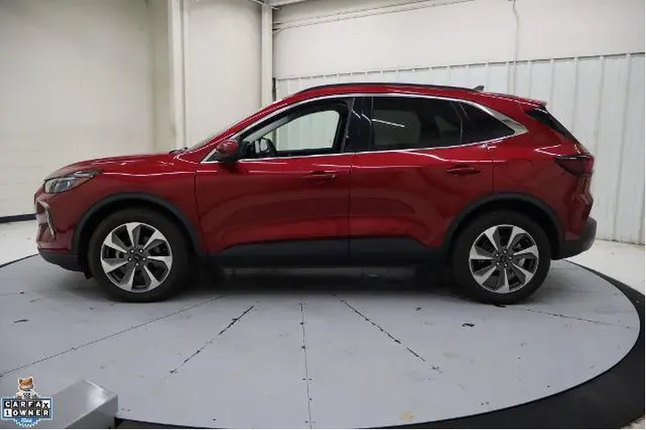 $28390 : Ford Escape 2023 AWD Platinu image 8