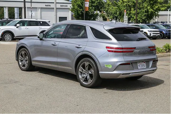 $35792 : Genesis Electrified GV70 202 image 2