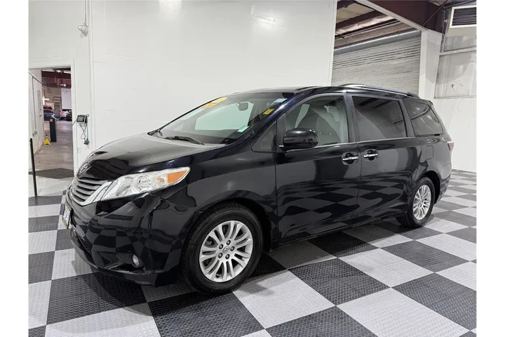 $19549 : Sienna 2017 image 8