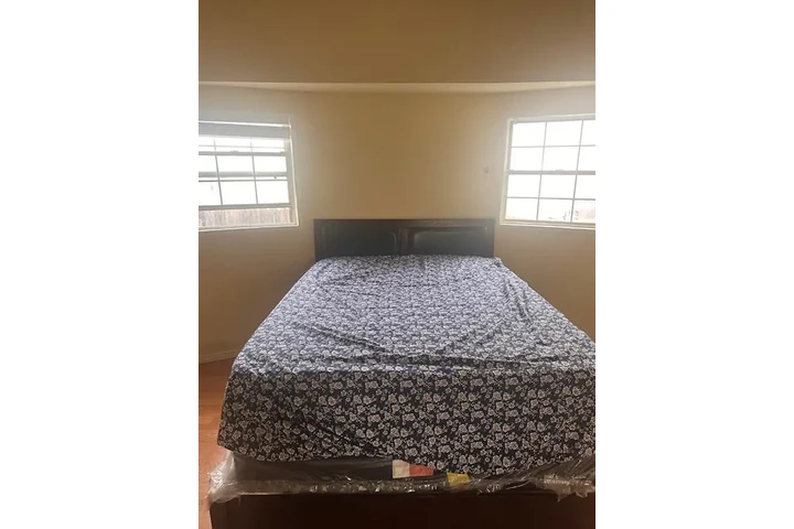 $900 : Amplo cuarto de renta image 1