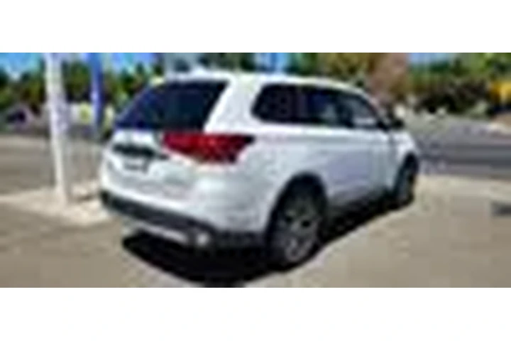 $9995 : 2017 Outlander image 5