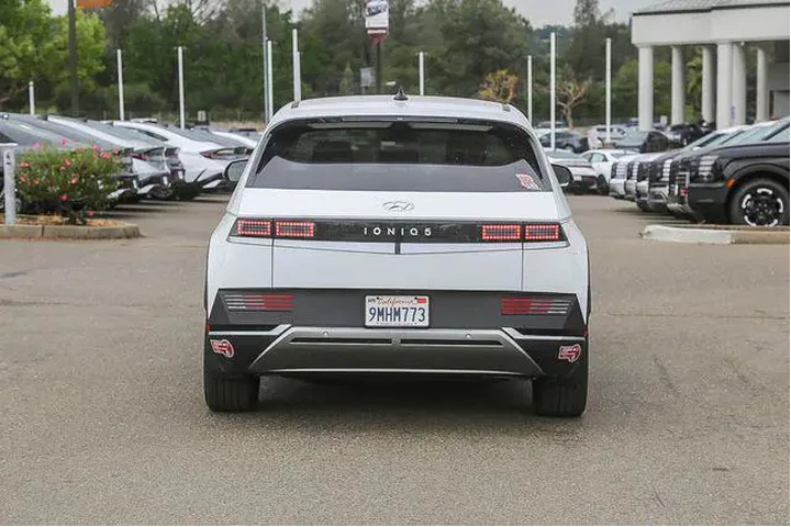 $24992 : Hyundai IONIQ 5 2024 SEL 4dr image 4