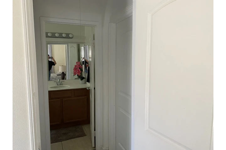 $1000 : Se Renta Cuarto y baño image 7