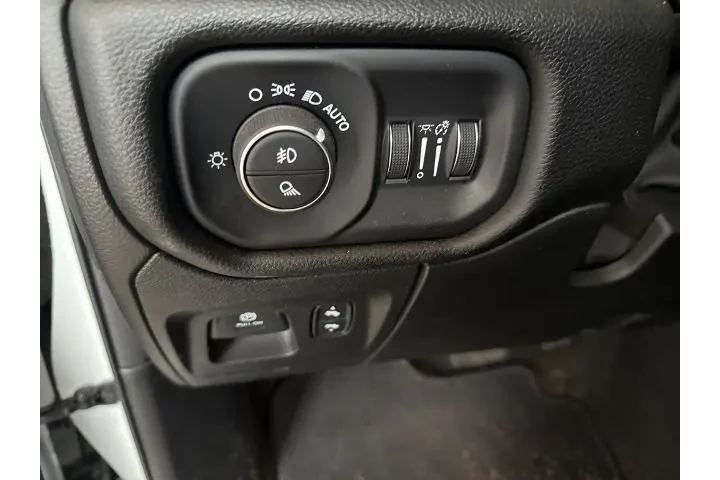 Ram 1500 2024 4x4 Laramie 4d image 7