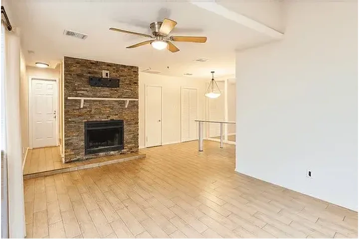 $1500 : 2 bed 2.5 bath available image 6