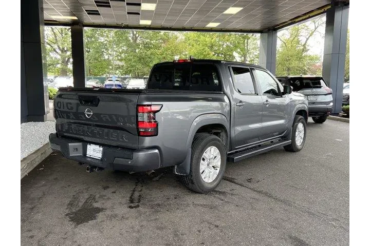 Nissan Frontier 2022 4x4 SV image 5