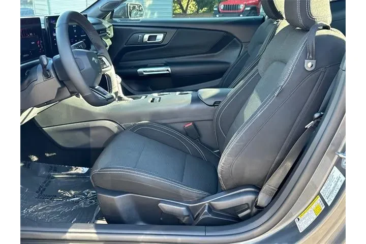 $29098 : Ford Mustang 2024 EcoBoost 2 image 9