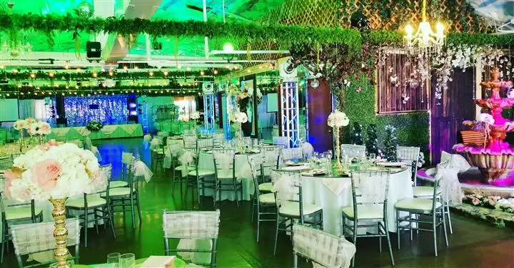 Salon de fiestas/ Banquet Hall image 1