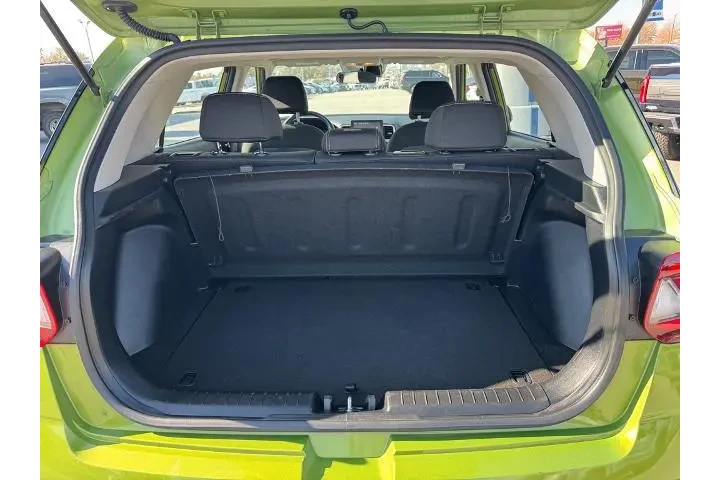 $17959 : Hyundai VENUE 2024 SEL 4dr C image 10