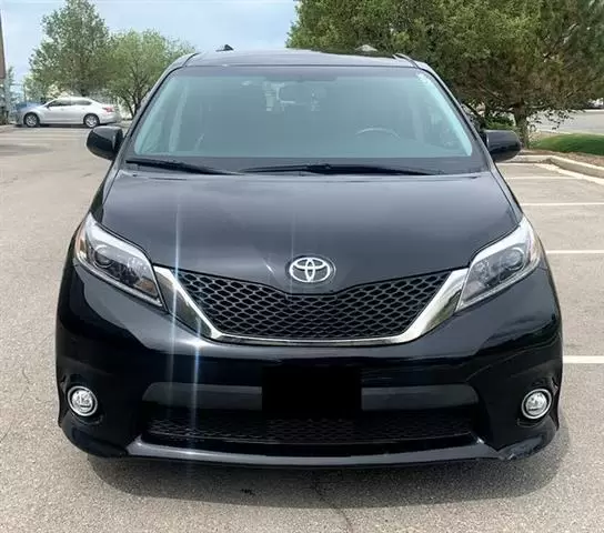 $12500 : 2017 TOYOTA SIENNA SE image 1