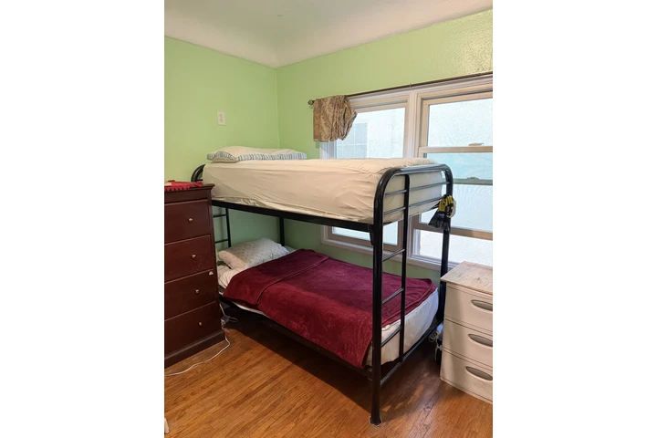$500 : Cuatro en cama litera image 1