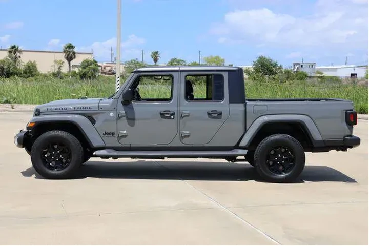 $27973 : Jeep Gladiator 2021 4x4 Spor image 5