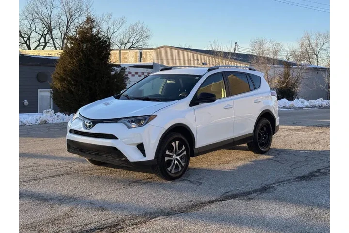 $14650 : 2016 RAV4 LE image 1