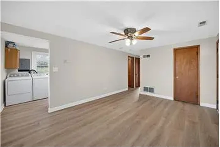 $750 : Rental property with 2 bedro image 4