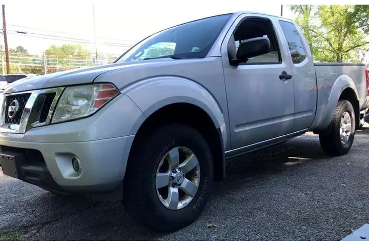 $13375 : 2013 Frontier image 2
