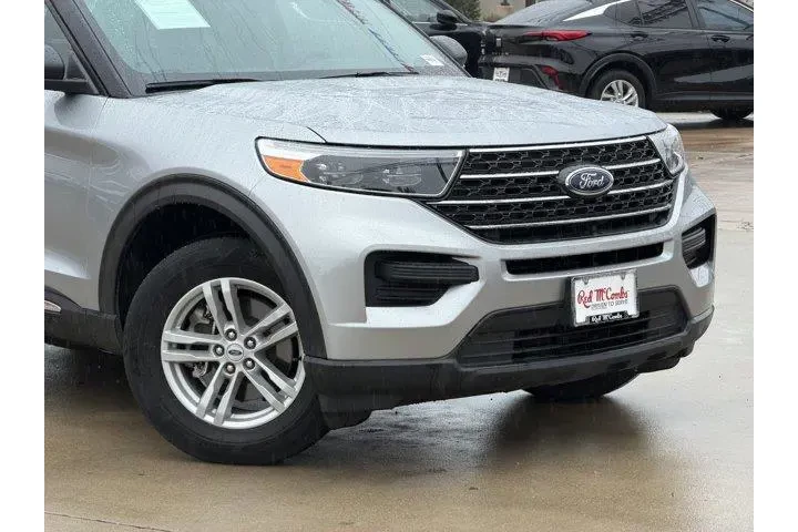 $23698 : Ford Explorer 2023 XLT 4dr S image 2