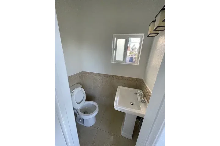 $1250 : Anaheim 3 Bedroom - Listo image 8