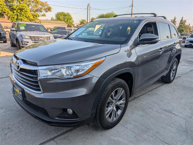 $17995 : 2015 Highlander XLE FWD V6 image 1