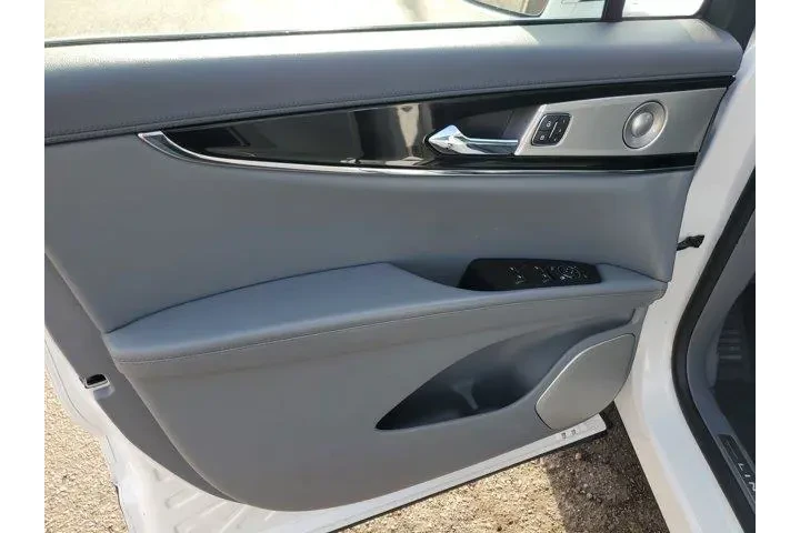 $39995 : Lincoln Nautilus 2022 AWD Re image 10